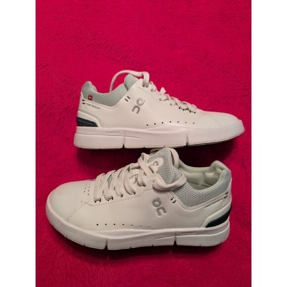 On Running The Roger Advantage Women’s 5 White Leather Tennis Sneakers Swiss - Picture 1 of 9